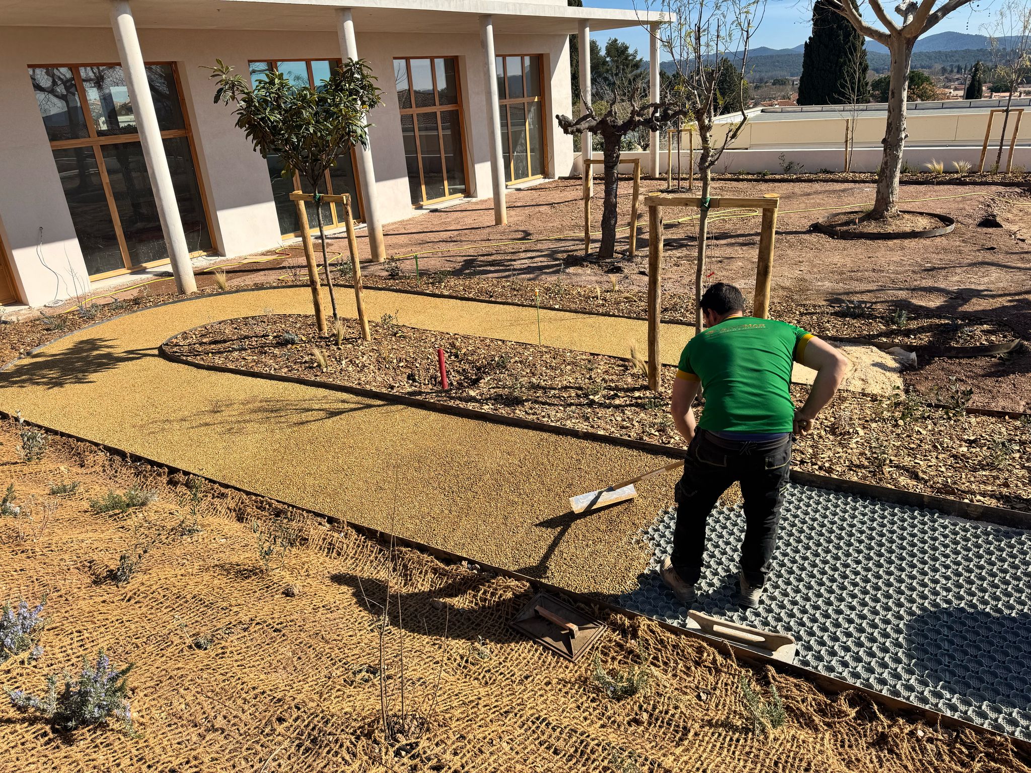 Installation-dalle-permeable-de-marque-PERMAB